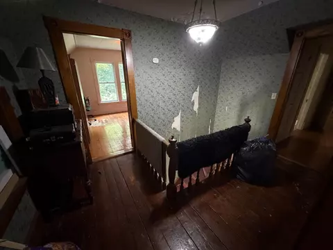 Entry Way - 18 Beech St, Dexter, ME 04930 photo 3 of 4