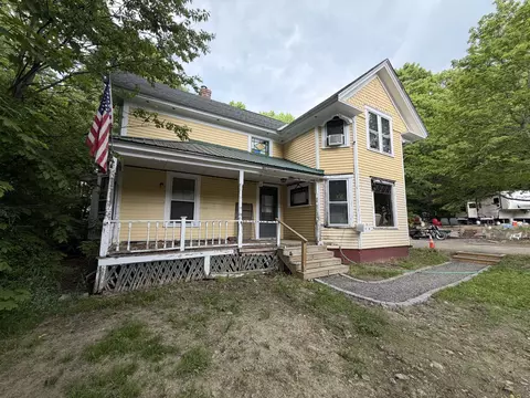 18 Beech St, Dexter, ME 04930