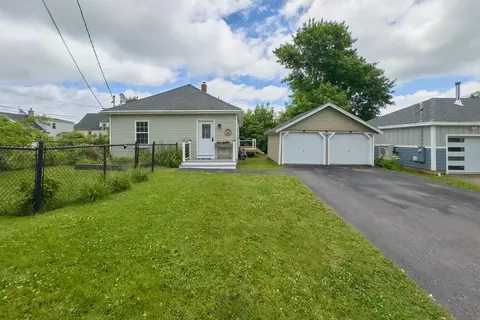 39 Knott St, Rockland, ME 04841