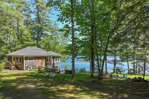 224 Crawfordsburn Ln, Union, ME 04862