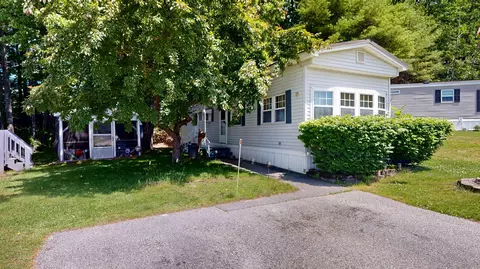 8 Ledgemere Ln, Lewiston, ME 04240