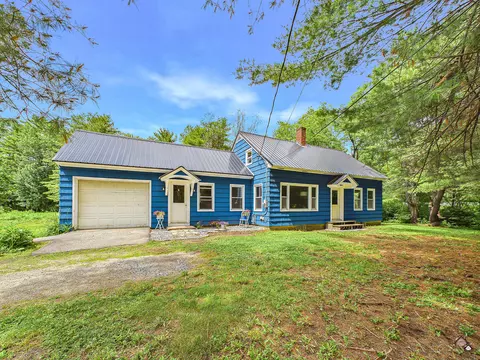 207 Pleasant St, Mechanic Falls, ME 04256