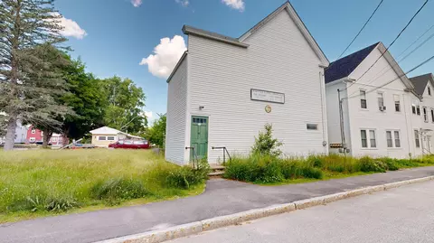 27 Village St, Lisbon, ME 04250