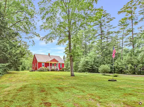 18 Skeetfield Rd, Oxford, ME 04270