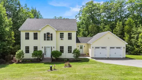 5 Abby Rd, Raymond, ME 04071