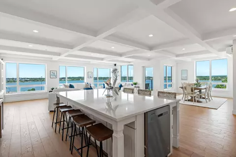 218 Washington Ave #401, Portland, ME 04101