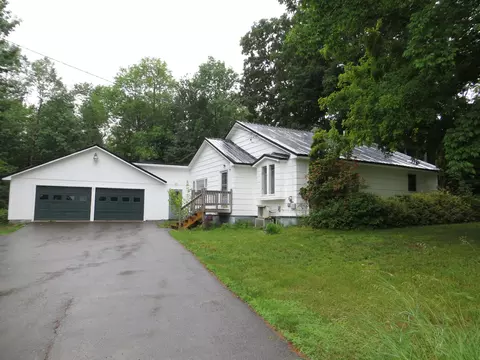 1412 Main Rd, Carmel, ME 04419