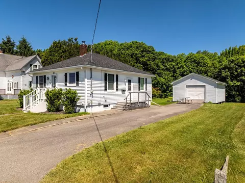 34 Thatcher St, Thomaston, ME 04861