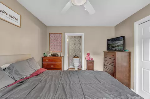 Bedroom - 52 Mill St, Brewer, ME 04412 photo 6 of 6