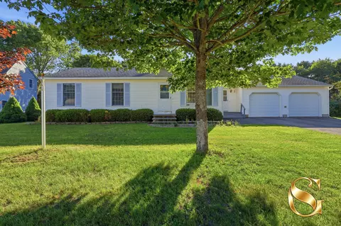 16 Coville Rd, Topsham, ME 04086