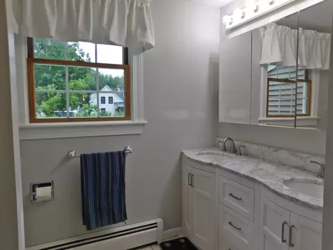 Bath - 3 Spiro Ave, Gray, ME 04039 photo 2 of 3