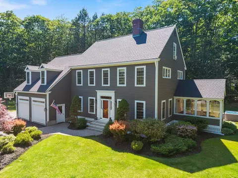 6 Thurston Ln, Falmouth, ME 04105