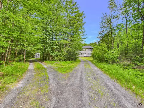 27 Hardwood Cir, Belgrade, ME 04917