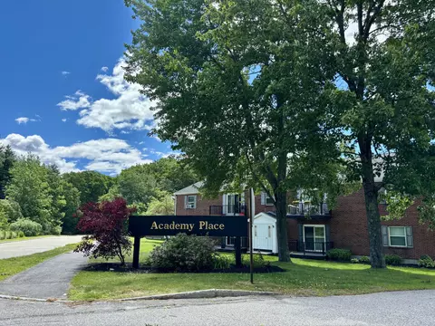 11 Academy Pl #36, Saco, ME 04072