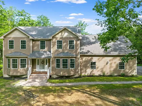 25 Lake Grove Ln, Auburn, ME 04210