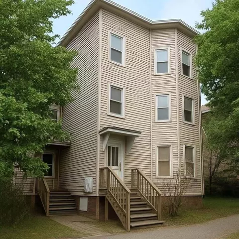 93 Newbury St, Auburn, ME 04210