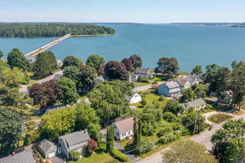 17 Us 1, Falmouth, ME 04105