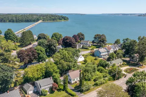17 Us 1, Falmouth, ME 04105