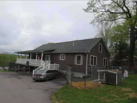 170 Church St, Dexter, ME 04930
