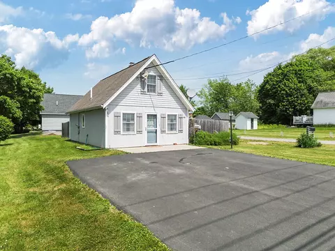 48 Pendleton St, Brewer, ME 04412