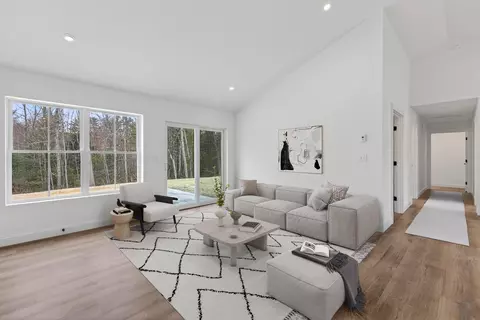 14 Mcgrath Pond Loop Rd, Belgrade, ME 04917