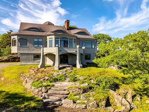 251 Mount Pleasant St, Rockport, ME 04856