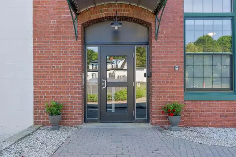 30 Lincoln St #105, Westbrook, ME 04092