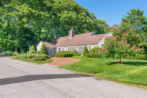 1 Ledgewood Ln, Cape Elizabeth, ME 04107