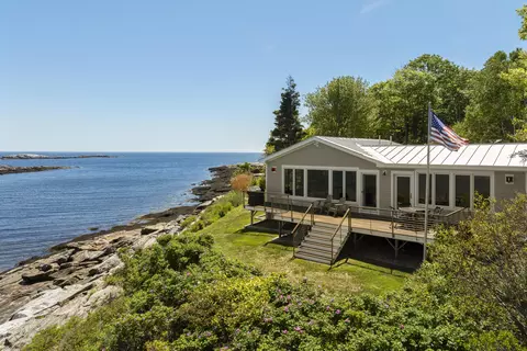 66 Dans Cottage Rd, New Harbor, ME 04554