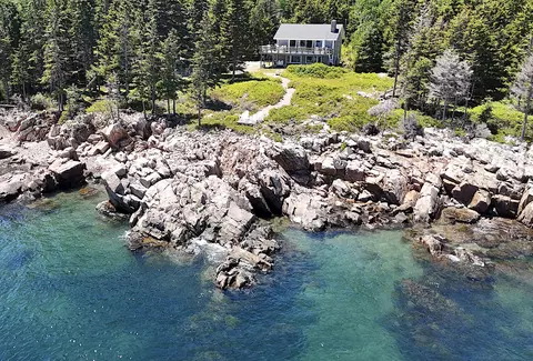 162 Red Point Rd, Swans Island, ME 04685