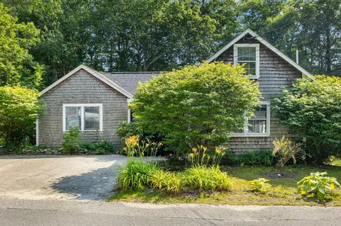 86 Underwood Rd, Falmouth, ME 04105