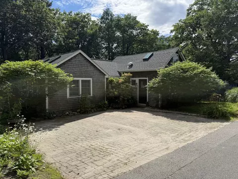 86 Underwood Rd, Falmouth, ME 04105