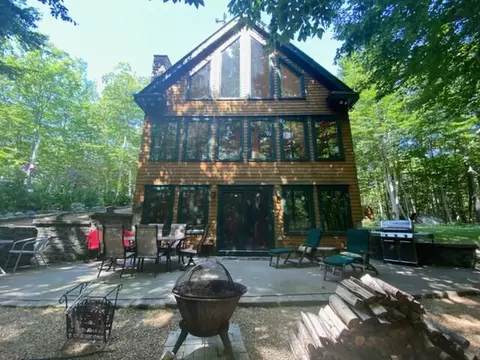 7 Lakeview Cir, Frye Island, ME 04071