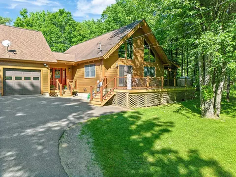 47 Rustic Ln, Gardiner, ME 04345