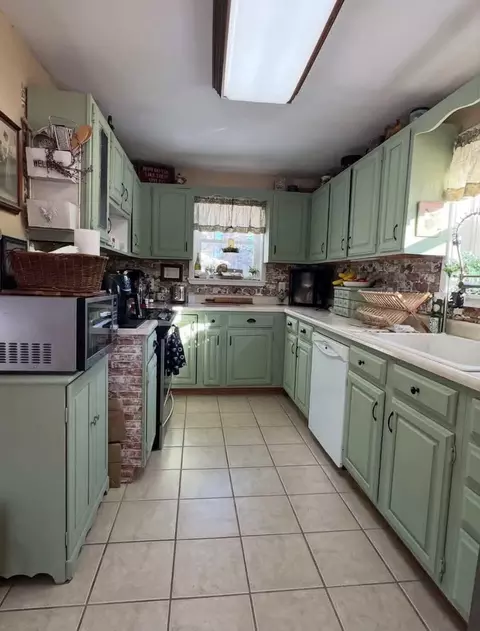 Kitchen - 11 Shepherds Way, Augusta, ME 04330 photo 2 of 2