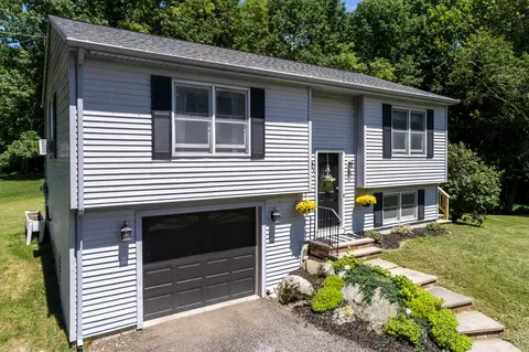196 Holmes Rd, Winthrop, ME 04364