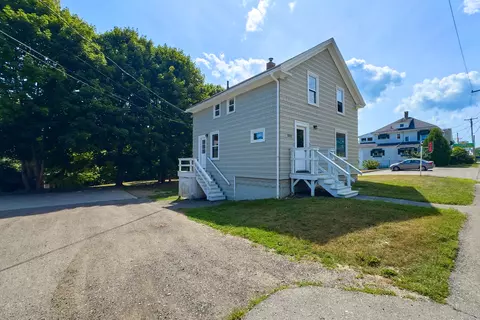 1032 Commercial St, Rockport, ME 04856
