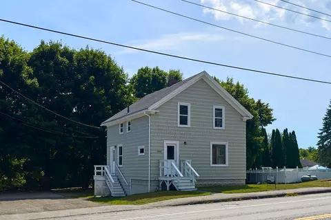 1032 Commercial St, Rockport, ME 04856