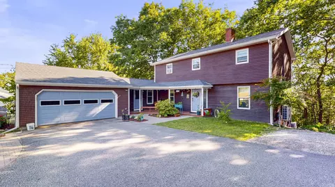 25 Delcliffe Ln, Lewiston, ME 04240
