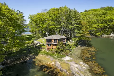 42 Delano Dr, Boothbay, ME 04537