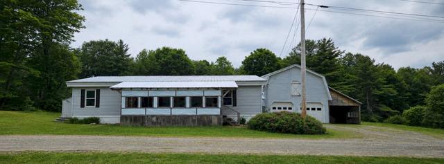 9 Swain Dr, Norridgewock, ME 04957