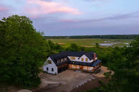 80 Wells Rd, Cape Elizabeth, ME 04107