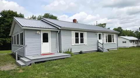 986 Main Rd, Eddington, ME 04428