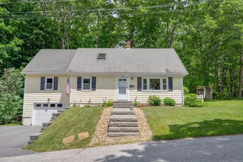 15 Oakwood Rd, Cape Elizabeth, ME 04107