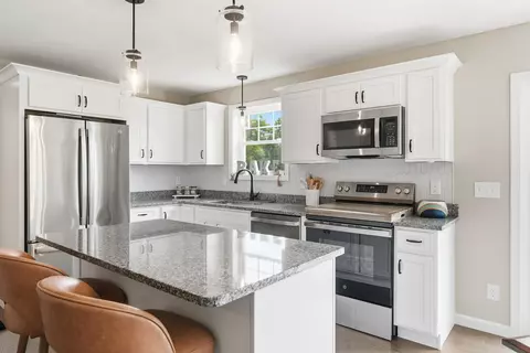 Kitchen - 5 Heritage Dr, Berwick, ME 03901 photo 4 of 4