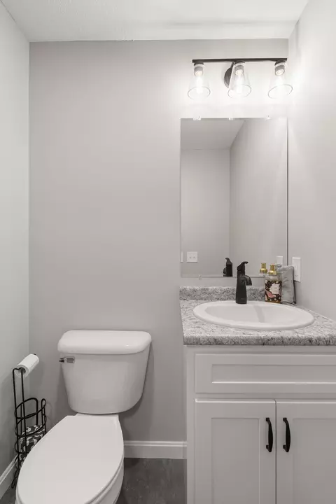 Bath - 5 Heritage Dr, Berwick, ME 03901 photo 1 of 6