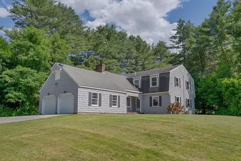 126 Sunderland Dr, Auburn, ME 04210