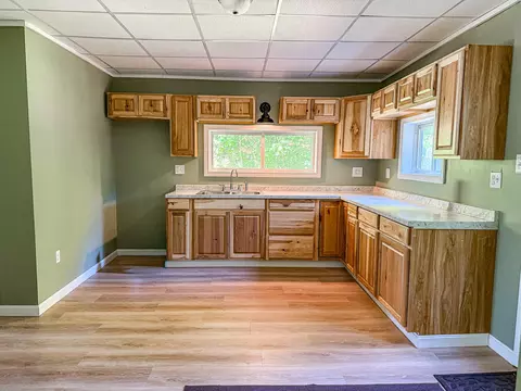 4 Pleasant St, Mexico, ME 04257