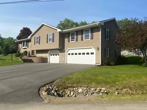 5 Michael Dr, Baileyville, ME 04694