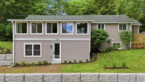 132 N Shore Ln, Winthrop, ME 04364